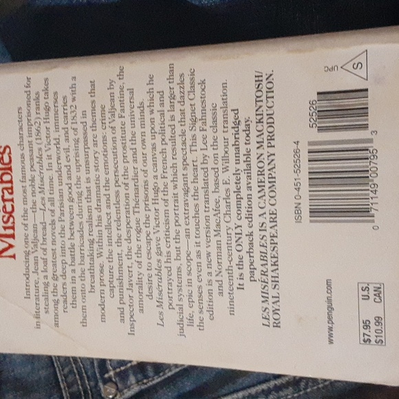 Signet Classics Victor Hugo Les Miserables softcover - Picture 2 of 2
